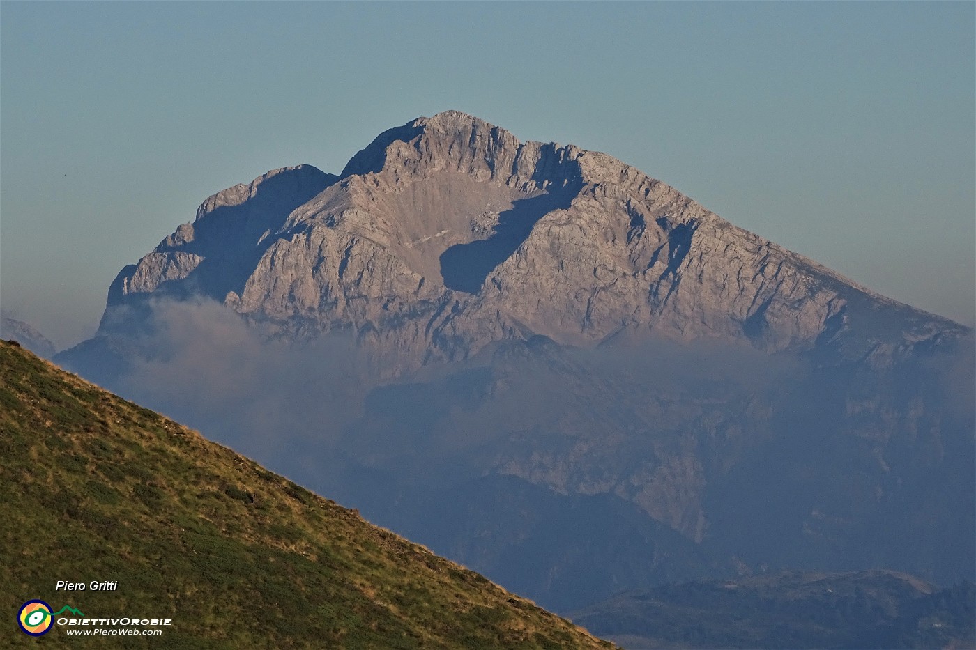 67 Scendendo dal Passo San Marco...tramonto in Arera.JPG